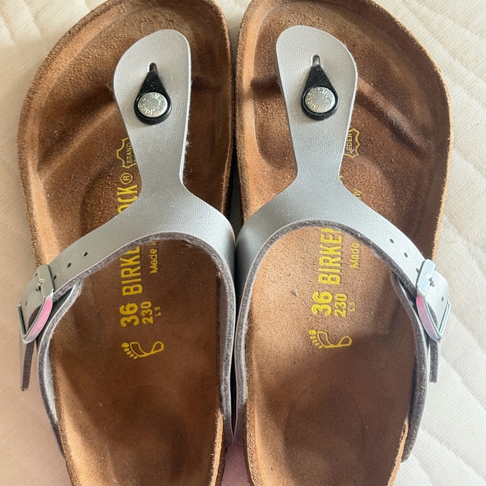 Birkenstock Gizeh Silver Leather Thong Sandals - Picture 5 of 9